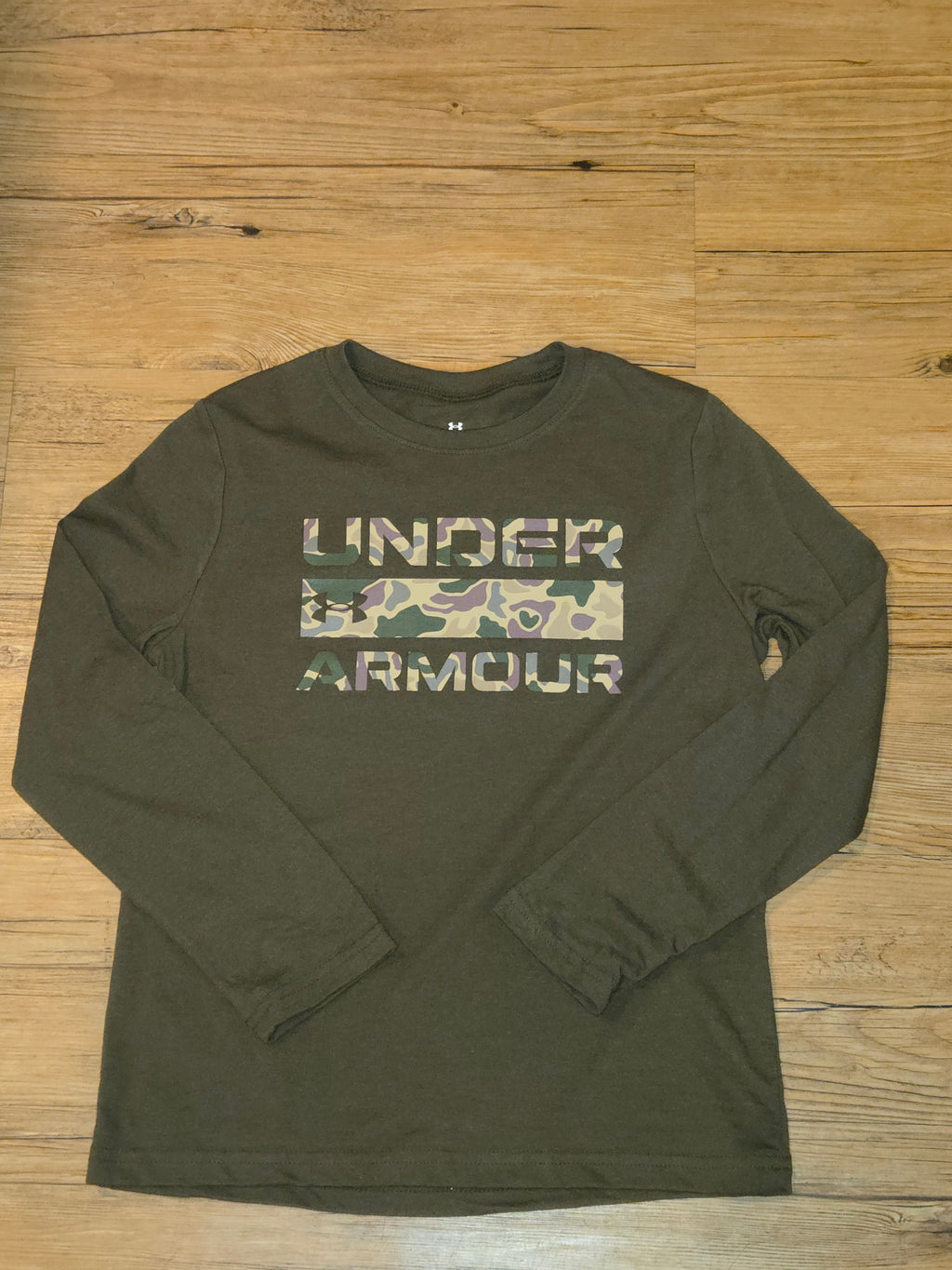 UA 362 Stacked Logo Tee