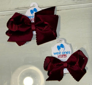 Medium Velvet Scalloped Edge Bow