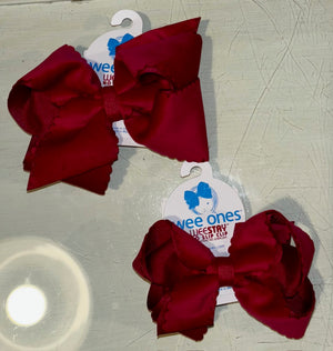 Medium Velvet Scalloped Edge Bow